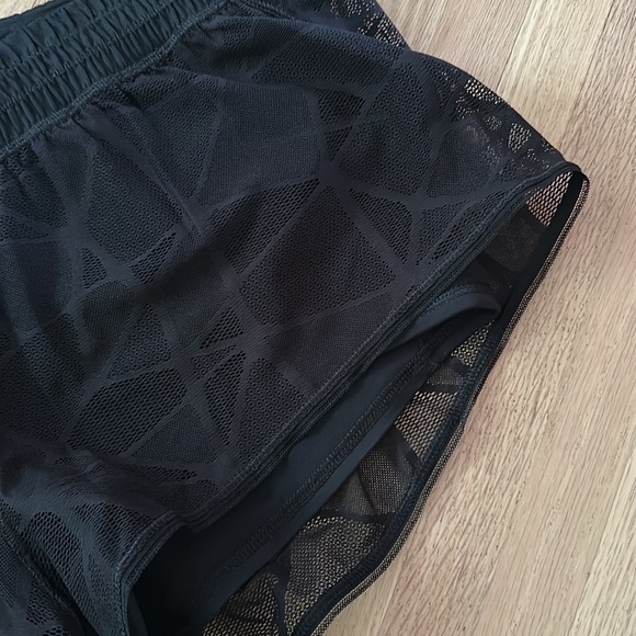 COPY - Lululemon City Sky Run By Shorts - Picture 3 of 7